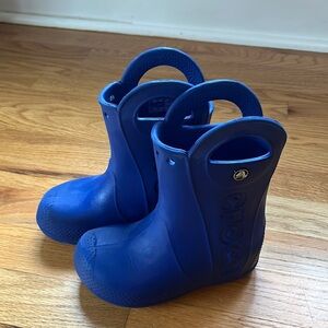 Croc rain boots, blue, size c10, for boy or girl